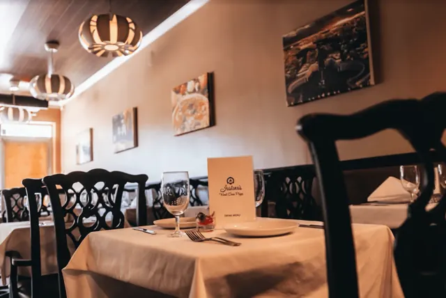 Dining room at Justino's Wood Oven Pizza, Oakville