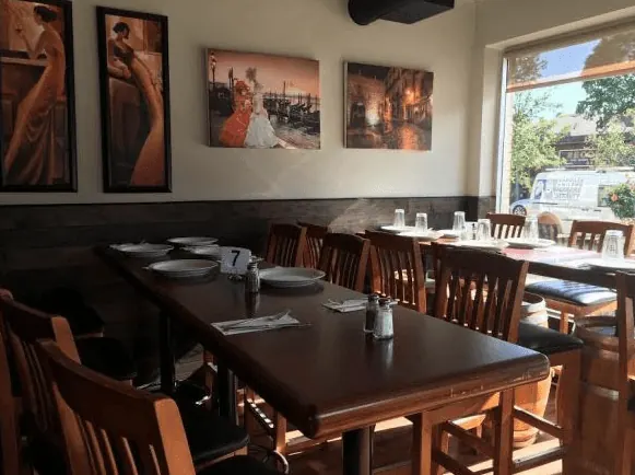 Dining room at Justino's